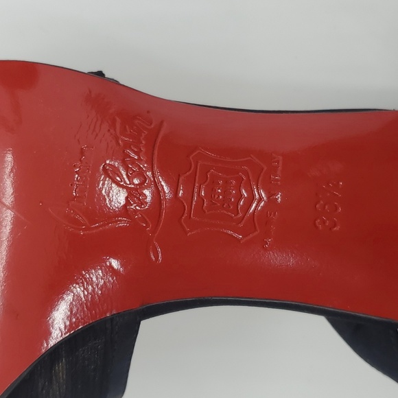 Heels - Picture 5 of 7